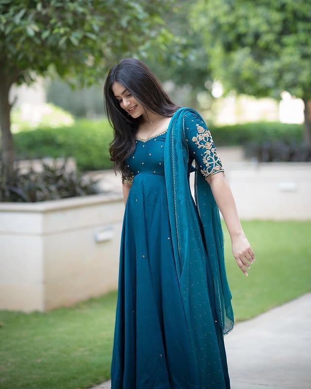 π Mor Pankh Vichitra Silk Anarkali with Dupatta β¨