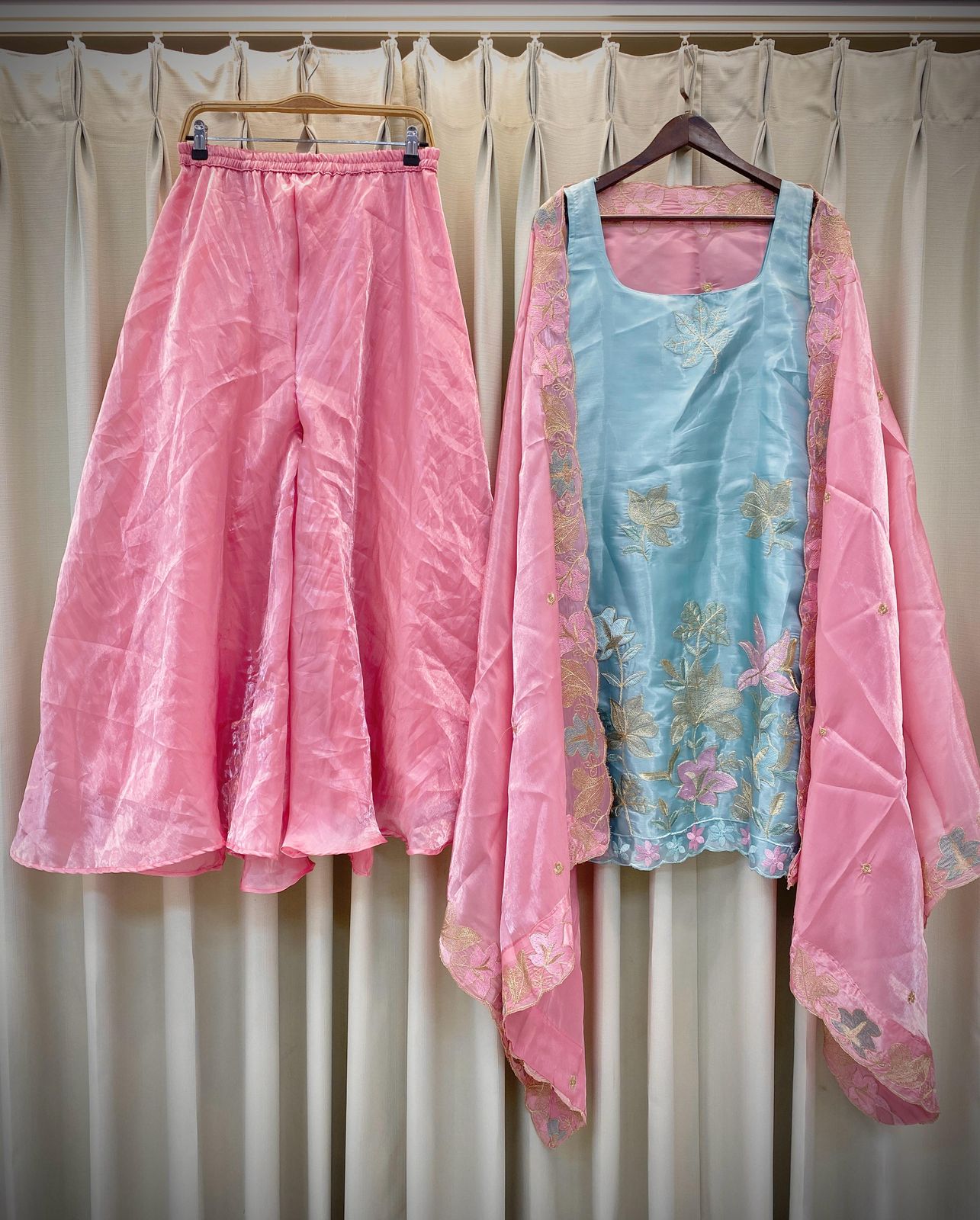 "🌟 Luxe Jimmy Choo Fabric Set: Embroidered Top, Palazzo & Dupatta 💃"